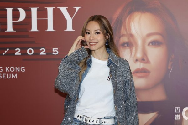 鄧麗欣揭開Cookies人氣之謎 每晚重溫性感舞蹈精選