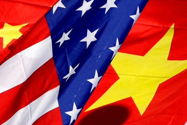 「貿易戰升溫!中國反制美債息跌至3.897%,紐約期油暴跌近9%」