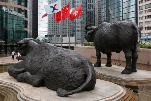 「ATMXJ低收累恒指暴跌409點,車股小鵬跌7%,金價破頂招金飆8.5%」