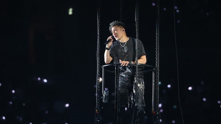 謝霆鋒王嘉爾合唱演唱會：你們受得了嗎？