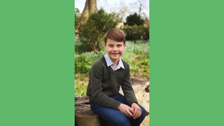 英國王室：路易王子7歲生日，與媽媽凱特童年照「撞臉」