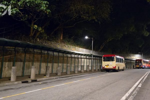 梨木樹截車驚現大麻私煙 警搜出雙截棍拘兩男