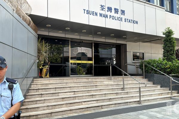 偷拍狂現形!深井42歲男遭28歲色狼偷拍 警閃電拘捕