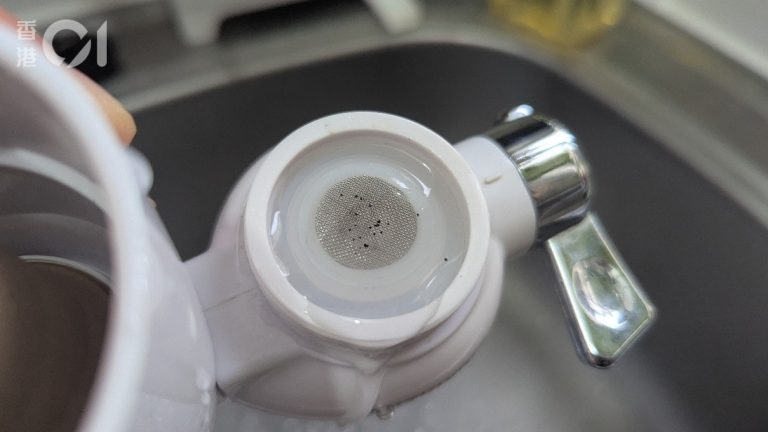 皇后山邨食水瀝青污染，停水清理難根治？