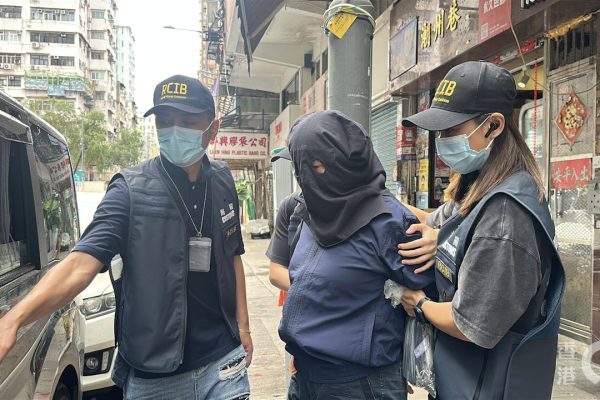 深水埗婦涉管私煙倉被捕,海關查獲180萬走私菸品
