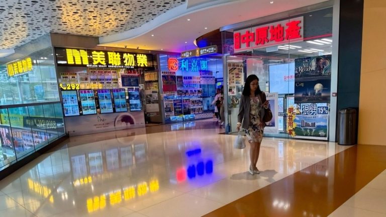 「颱風襲港！地產代理周末成交暴跌：美聯跌3成，利嘉閣少25%」